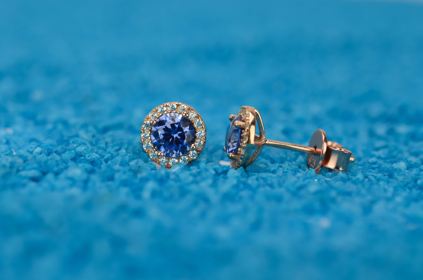 Tanaziet oorbellen, blauwe tanaziet oorknoppen, gouden tanaziet oorknoppen, oorbellen birthstone, geboortestenen oorbellen, blauwe oorbellen, blauwe oorbellen tanaziet, paarse oorbellen, violette oorbellen, roze gouden oorbellen blauw, zilveren birthstone sieraden