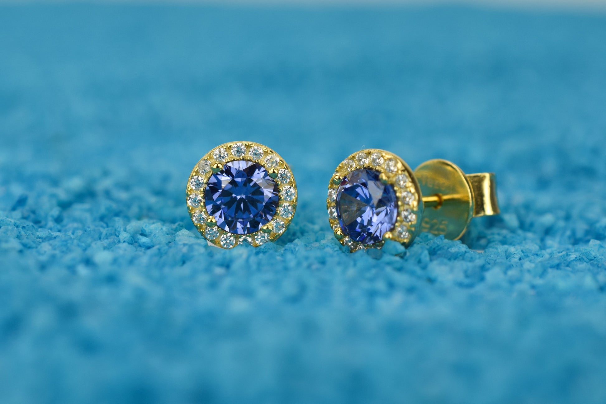 Tanaziet oorbellen, blauwe tanaziet oorknoppen, gouden tanaziet oorknoppen, oorbellen birthstone, geboortestenen oorbellen, blauwe oorbellen, blauwe oorbellen tanaziet, paarse oorbellen, violette oorbellen, roze gouden oorbellen blauw, zilveren birthstone sieraden