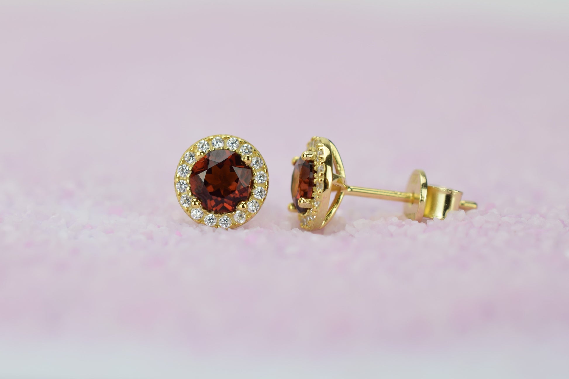Granaat oorbellen, Granaat geboorte stenen, Granaat zilveren oorbellen, birthstone oorbellen, geboortesteen oorbellen, januari stenen, zilveren geboorte stenen, geboorte stenen sieraden, birthstone stenen