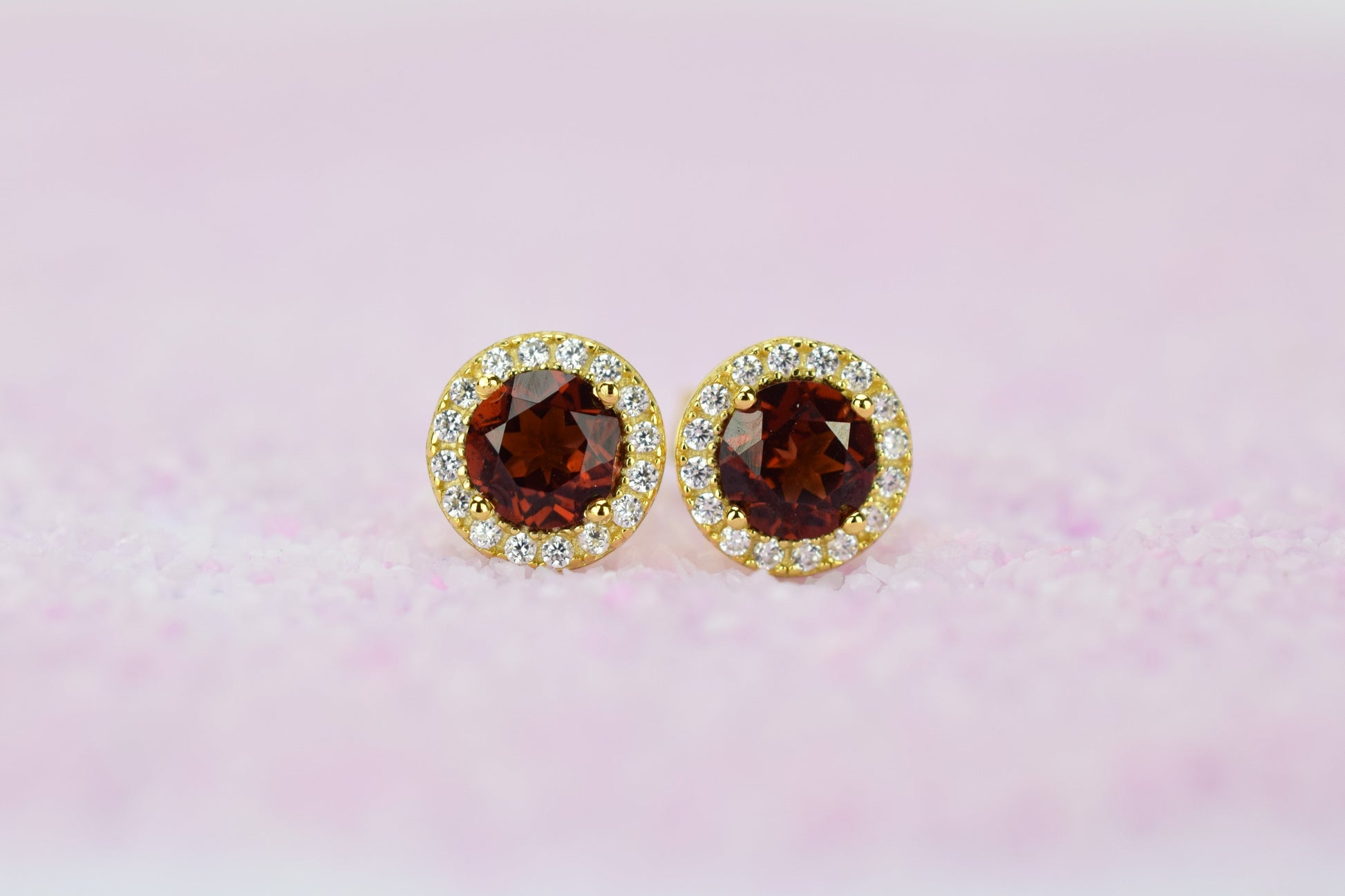 Granaat oorbellen, Granaat geboorte stenen, Granaat zilveren oorbellen, birthstone oorbellen, geboortesteen oorbellen, januari stenen, zilveren geboorte stenen, geboorte stenen sieraden, birthstone stenen