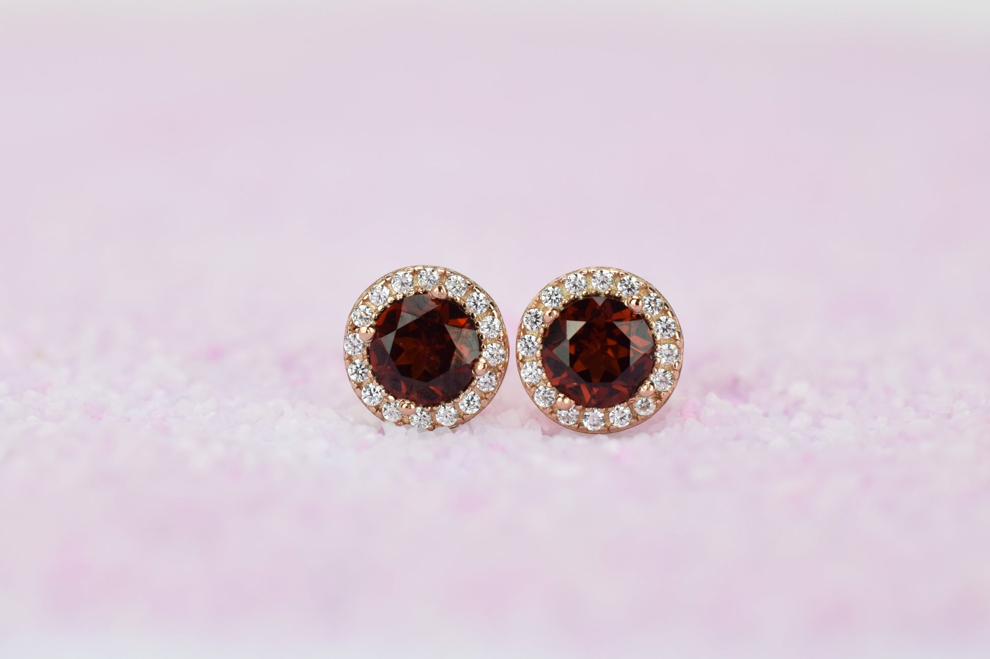 Granaat oorbellen, Granaat geboorte stenen, Granaat zilveren oorbellen, birthstone oorbellen, geboortesteen oorbellen, januari stenen, zilveren geboorte stenen, geboorte stenen sieraden, birthstone stenen