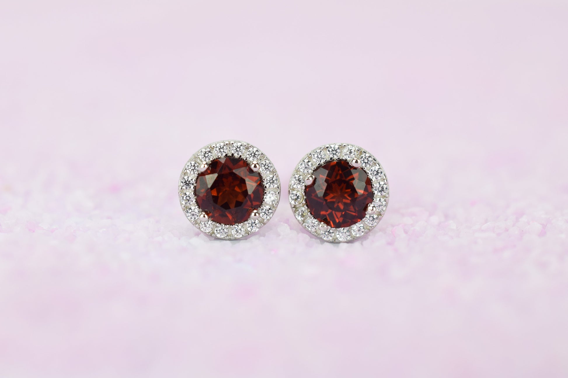 Granaat oorbellen, Granaat geboorte stenen, Granaat zilveren oorbellen, birthstone oorbellen, geboortesteen oorbellen, januari stenen, zilveren geboorte stenen, geboorte stenen sieraden, birthstone stenen