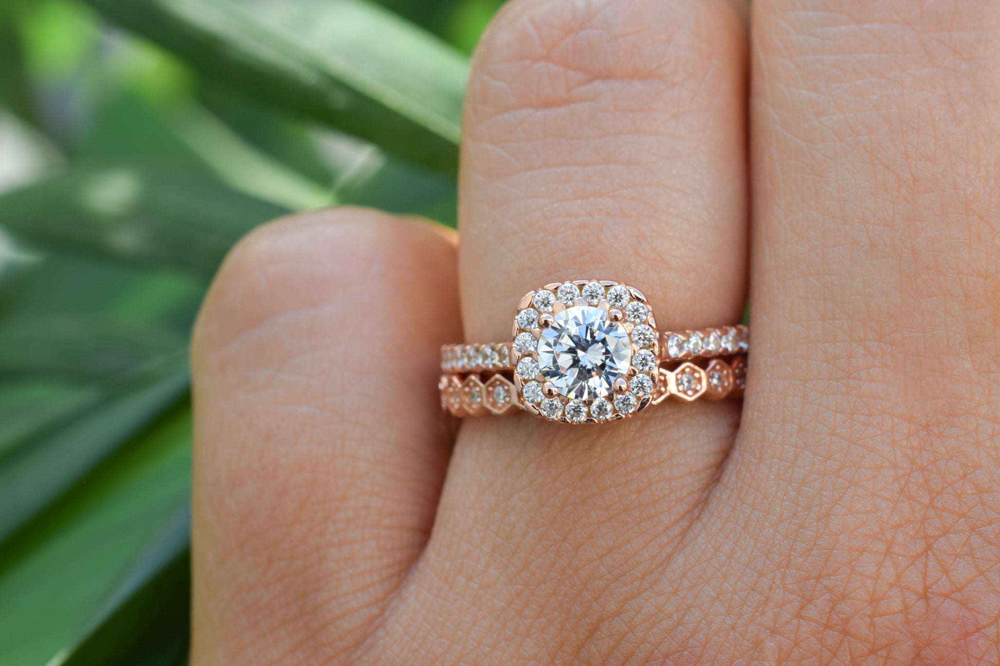 verlovingsring goud, gouden verlovingsring, zilveren verlovingsring, rosegouden verlovingsring, ring met stenen, solitaire zilveren ring met solitaire steen, vierkante ring, zilveren vierkante ring, gouden vierkante ring, ringenset goud, zilveren ringenset solitaire, Honeycomb Ring, Hexagon Ring